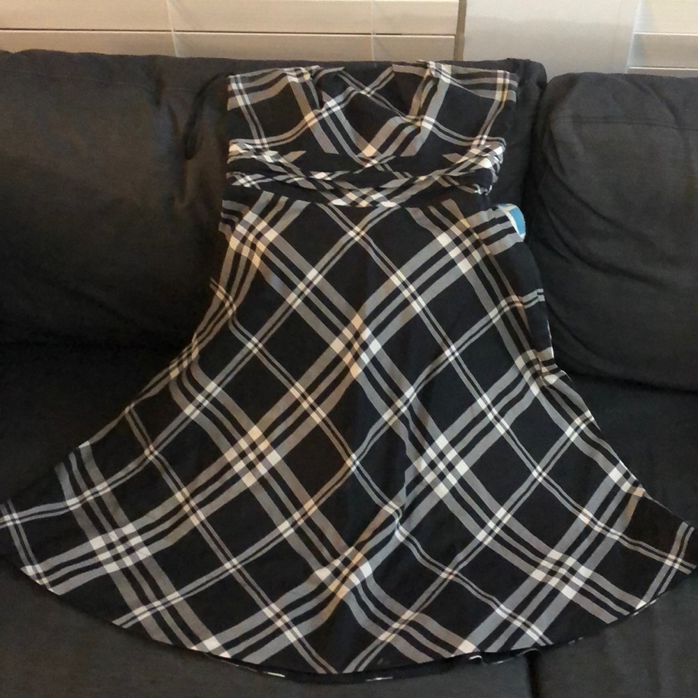 Gorgeous strapless plaid dress!